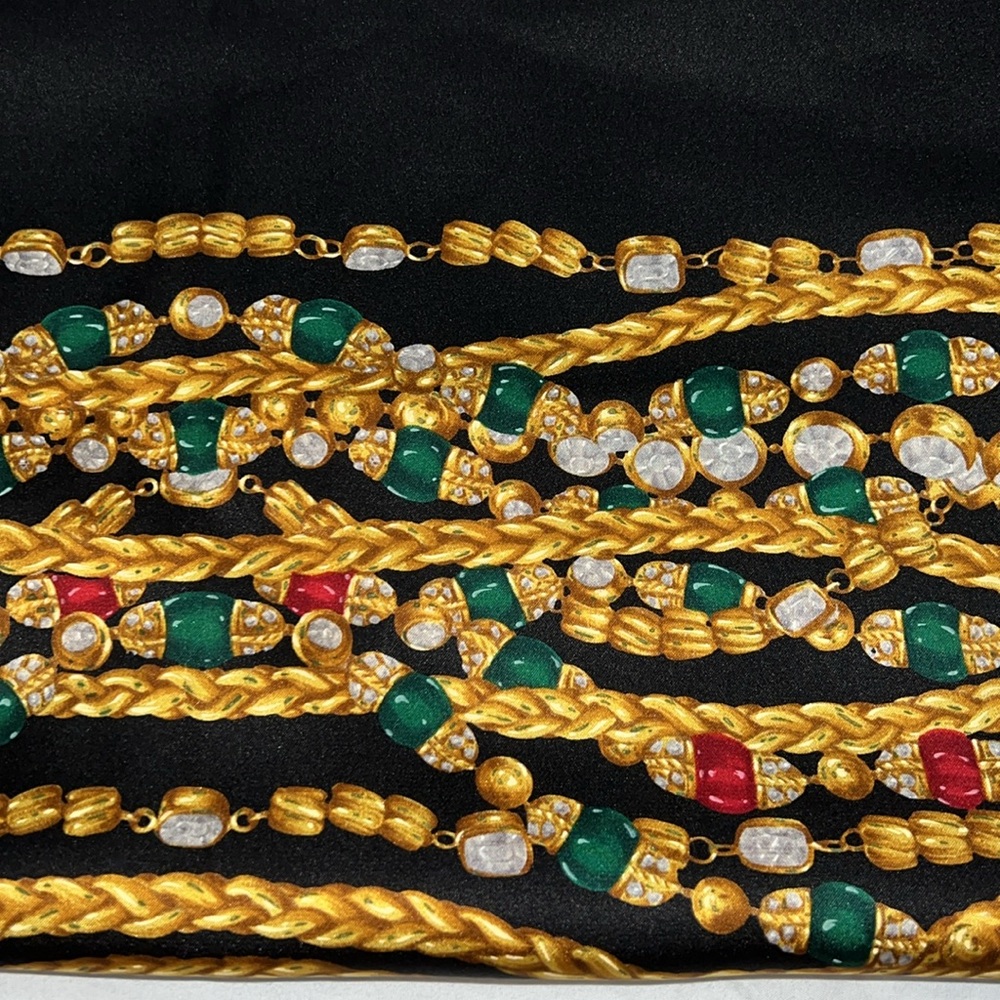 Beautiful Jewel Motif Silk Scart, Chanel. - Picture 9 of 9